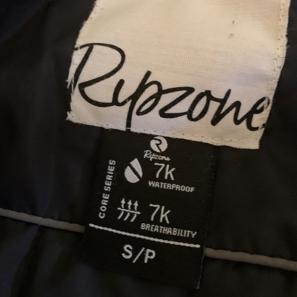 Small Ripzone Ladies Winter Jacket - Picture 3 of 3